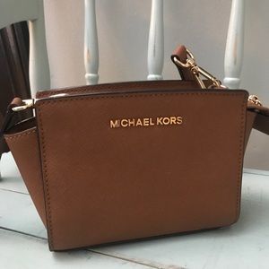 MICHAEL KORS “Selma” Leather Cross Body Bag